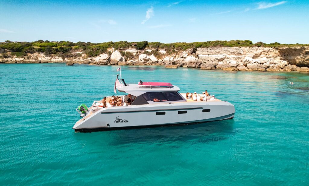 maestro-catamaran-hybride-falaises-sperone